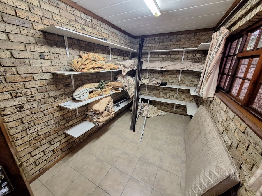 5 Bedroom Property for Sale in Mooivallei Park North West